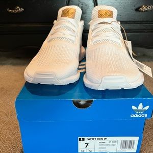 ADIDAS originals womans swift running sneaker size 7